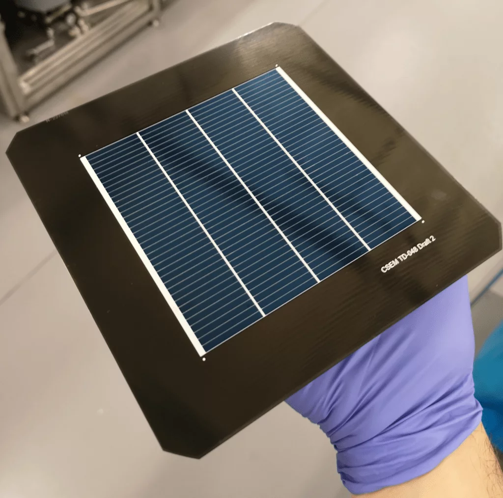 Tandem solar cell in a wafer dimension of more than 20 cm.