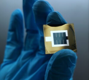 Photo of the perovskite/silicon tandem solar cell. © Johannes Beckedahl/Lea Zimmerman/HZB